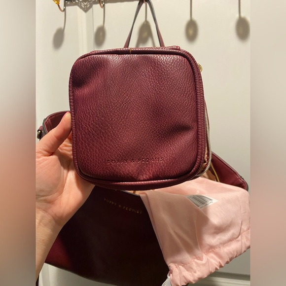 Poppy & Peonies Go Getter Tote Bag in Berry + Matching Tech Case - Both Like New - Picture 13 of 16